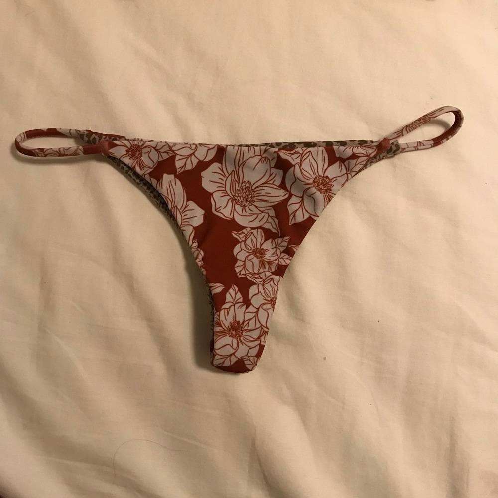 Acacia Fins Bottom in Rust Magnolia